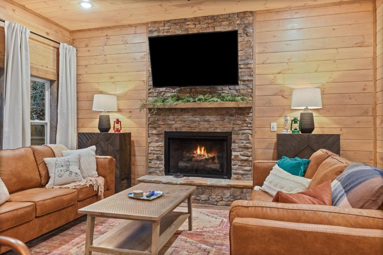 Mins To Gburg Sleeps 8 Hot Tub Arcade Area Pool Villa Gatlinburg Exterior photo
