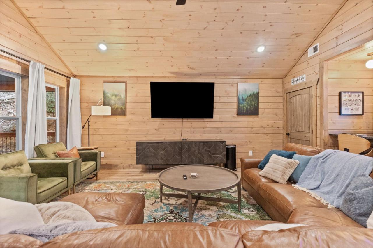 Mins To Gburg Sleeps 8 Hot Tub Arcade Area Pool Villa Gatlinburg Exterior photo