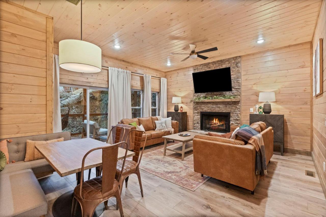Mins To Gburg Sleeps 8 Hot Tub Arcade Area Pool Villa Gatlinburg Exterior photo